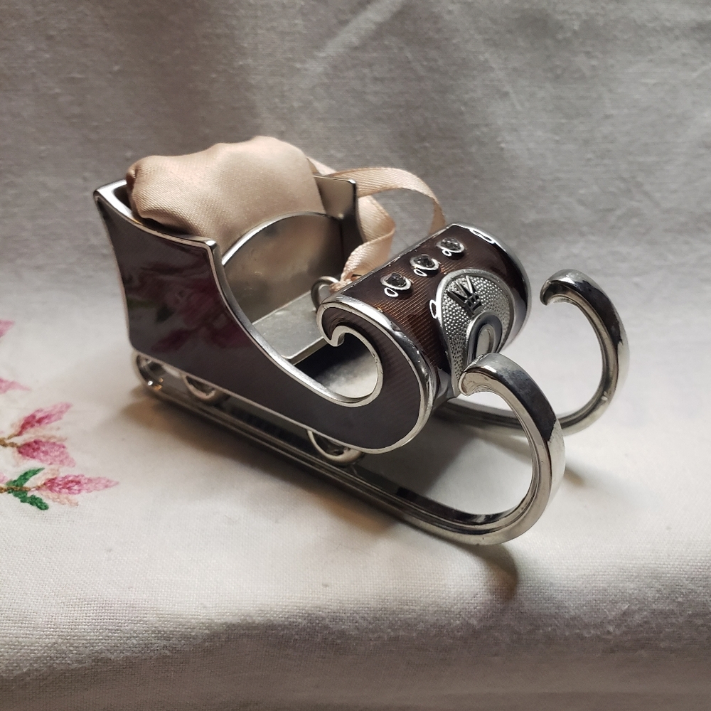Beautiful 2010 Pandora Sleigh Ornament "Unforgettable Moments"